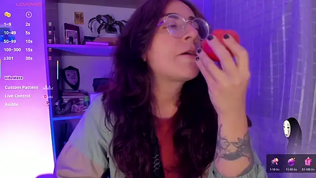 Snapshot of linda_giggle chatting on 07.18.26 linda giggle online show from 07.18.26