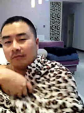 Snapshot of guozuo chatting on 11.16.25 guozuo online show from 11.16.25