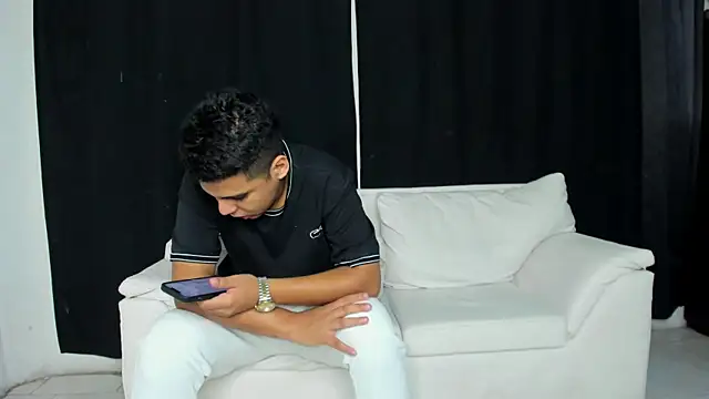 Snapshot of self_love46 chatting on 10.21.25 self love46 online show from 10.21.25