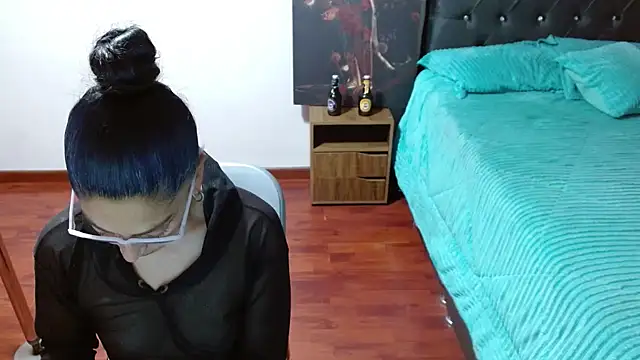 Snapshot of Anitta_muscle chatting on 11.10.25 Anitta muscle online show from 11.10.25