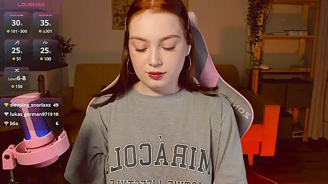 Snapshot of Sofy_Benson chatting on 12.14.24 Sofy Benson online show from 12.14.24