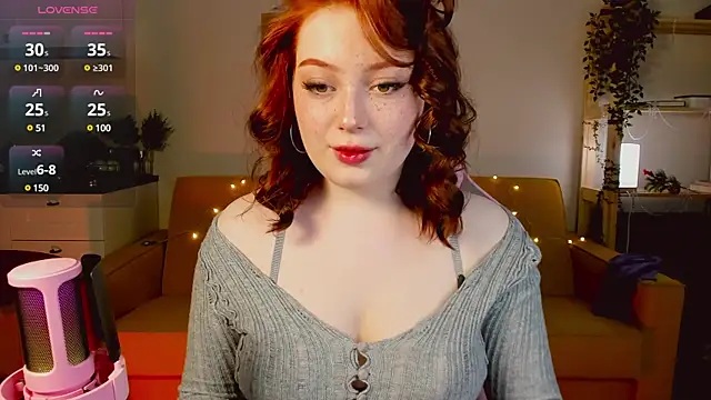 Snapshot of Sofy_Benson chatting on 12.26.24 Sofy Benson online show from 12.26.24