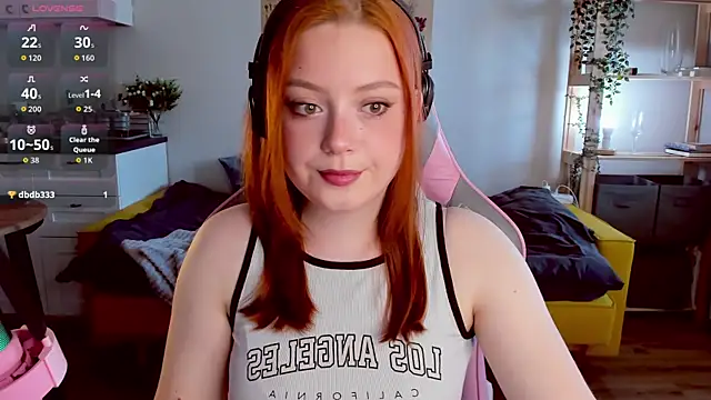 Snapshot of Sofy_Benson chatting on 09.11.25 Sofy Benson online show from 09.11.25