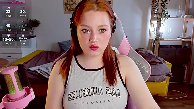 Snapshot of Sofy_Benson chatting on 09.15.25 Sofy Benson online show from 09.15.25