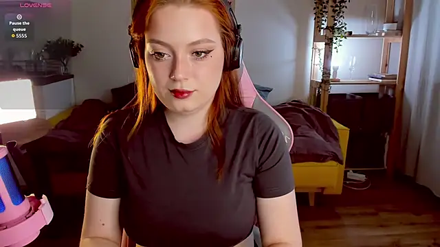 Snapshot of Sofy_Benson chatting on 09.24.25 Sofy Benson online show from 09.24.25