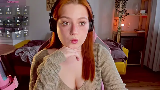 Snapshot of Sofy_Benson chatting on 10.03.25 Sofy Benson online show from 10.03.25