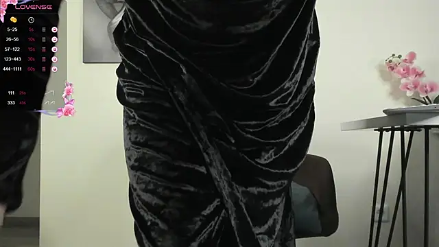 PoisonEvelyn online show from 12.19.25