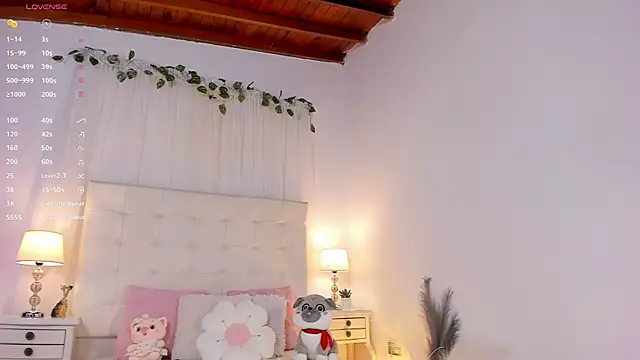 Snapshot of tatikiss_ chatting on 10.15.25 tatikiss online show from 10.15.25