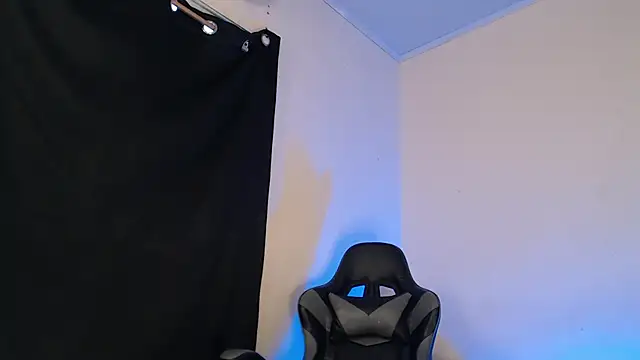 Snapshot of luciana_keating chatting on 03.15.25 luciana keating online show from 03.15.25