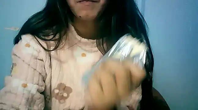 Snapshot of lovelydesi21 chatting on 12.21.24 lovelydesi21 online show from 12.21.24