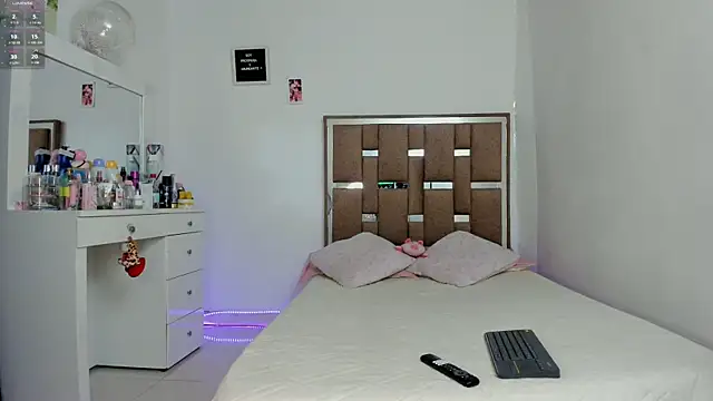 kendall-ewers online show from 11.09.25