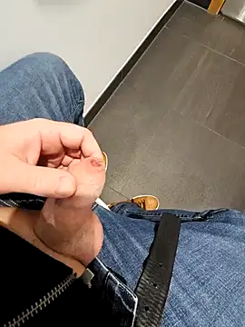 Snapshot of cross10 chatting on 01.02.25 cross10 online show from 01.02.25