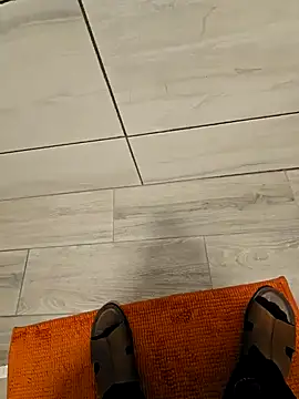 Snapshot of cross10 chatting on 01.05.25 cross10 online show from 01.05.25