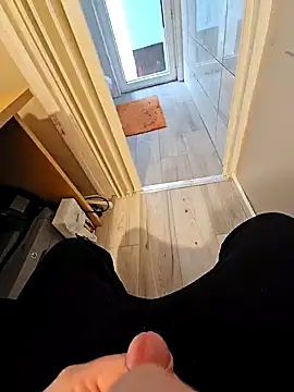 Snapshot of cross10 chatting on 02.10.25 cross10 online show from 02.10.25