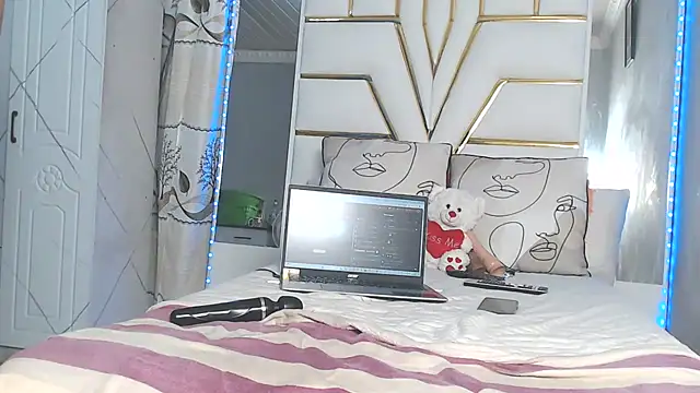 Snapshot of SexyyNana chatting on 02.20.25 SexyyNana online show from 02.20.25