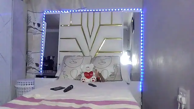 SexyyNana online show from 10.31.25