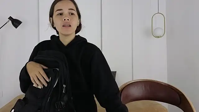 Snapshot of sexychanell_18 chatting on 12.19.25 sexychanell 18 online show from 12.19.25