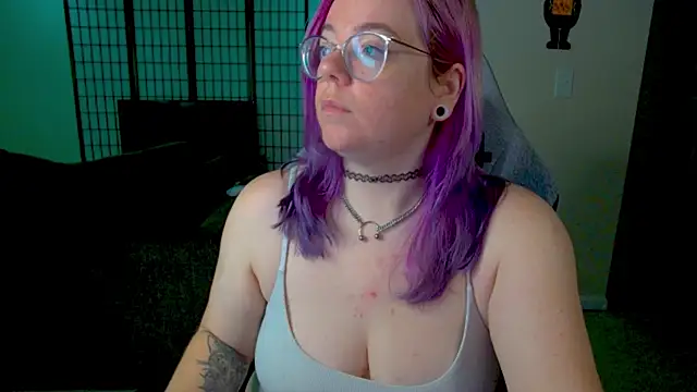 KiraSpitQueen online show from 11.20.25