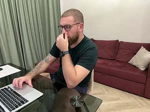 Bear bear  online show from 03.04.25