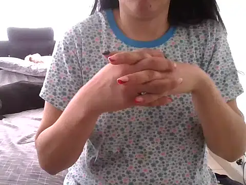 Snapshot of RAYA_1 chatting on 10.07.25 RAYA 1 online show from 10.07.25