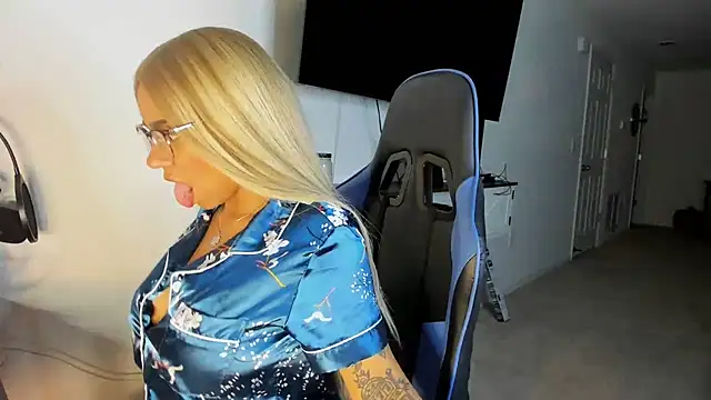 victoriachicas online show from 10.05.25