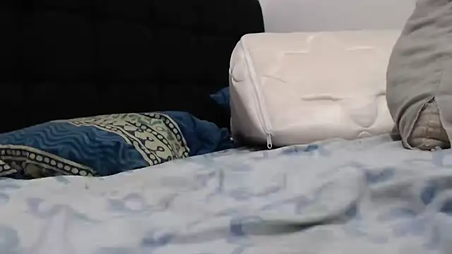 Snapshot of Emmily_Fox chatting on 12.12.24 Emmily Fox online show from 12.12.24