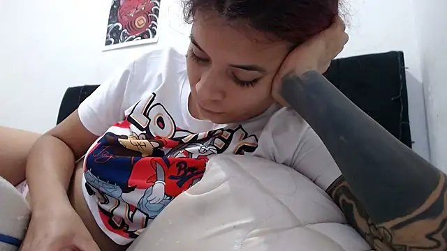 Snapshot of Emmily_Fox chatting on 02.11.25 Emmily Fox online show from 02.11.25