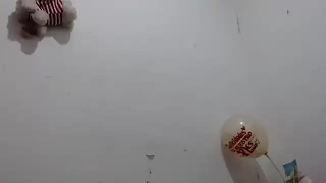 Snapshot of Emmily_Fox chatting on 02.15.25 Emmily Fox online show from 02.15.25