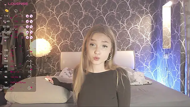 Snapshot of MiaMiaMeow chatting on 10.18.25 MiaMiaMeow online show from 10.18.25