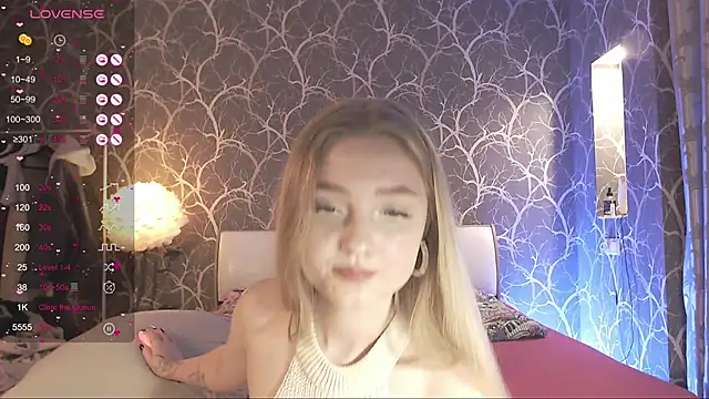 Snapshot of MiaMiaMeow chatting on 11.21.25 MiaMiaMeow online show from 11.21.25