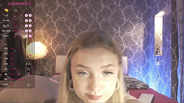 Snapshot of MiaMiaMeow chatting on 11.22.25 MiaMiaMeow online show from 11.22.25