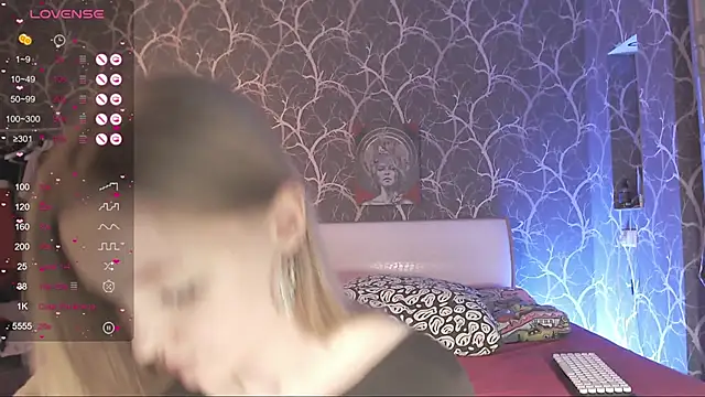 Snapshot of MiaMiaMeow chatting on 11.29.25 MiaMiaMeow online show from 11.29.25