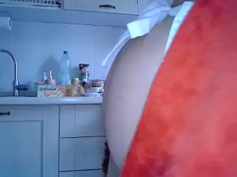 Snapshot of LediLedaxx chatting on 12.29.24 LediLedaxx online show from 12.29.24