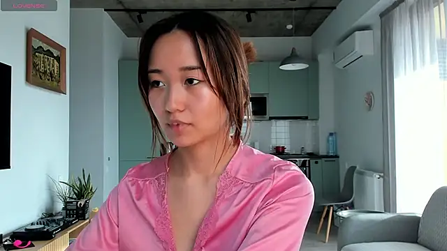 Snapshot of julias_tapes chatting on 12.13.24 julias tapes online show from 12.13.24