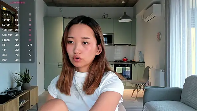 Snapshot of julias_tapes chatting on 12.20.24 julias tapes online show from 12.20.24