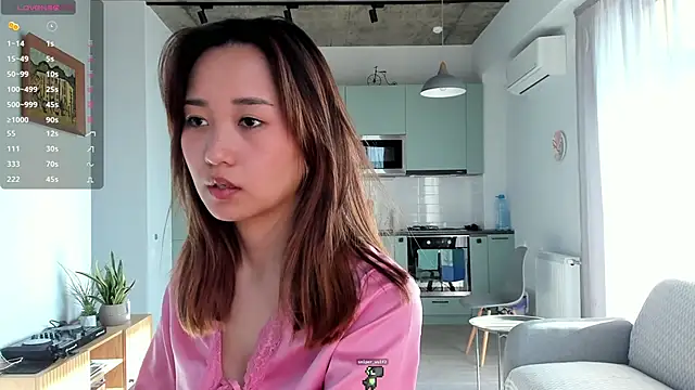 Snapshot of julias_tapes chatting on 12.22.24 julias tapes online show from 12.22.24