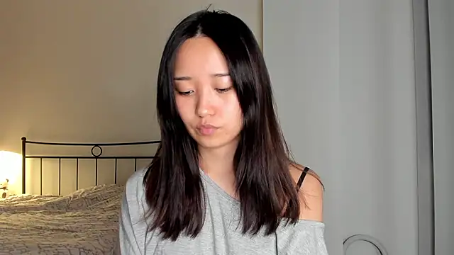 Snapshot of julias_tapes chatting on 02.11.25 julias tapes online show from 02.11.25