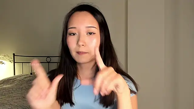 Snapshot of julias_tapes chatting on 02.28.25 julias tapes online show from 02.28.25