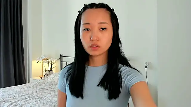 Snapshot of julias_tapes chatting on 03.17.25 julias tapes online show from 03.17.25