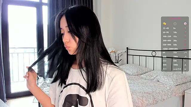 Snapshot of julias_tapes chatting on 03.20.25 julias tapes online show from 03.20.25