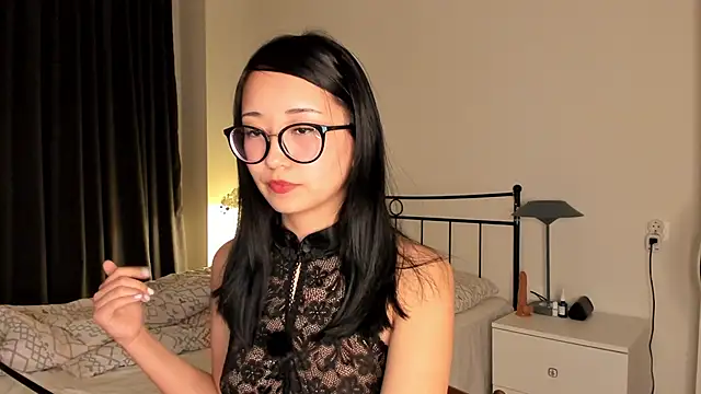 Snapshot of julias_tapes chatting on 03.22.25 julias tapes online show from 03.22.25