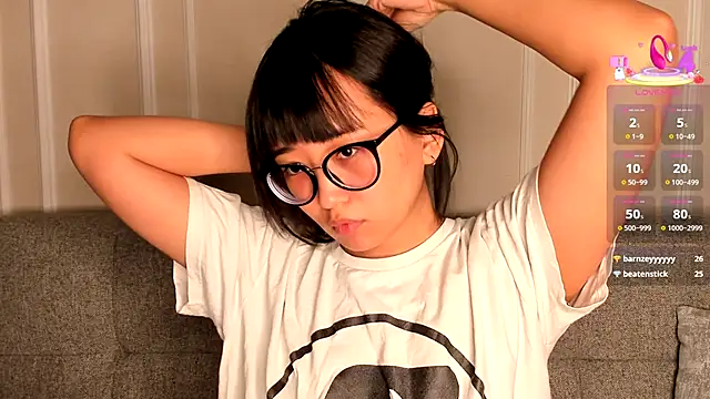 Snapshot of julias_tapes chatting on 12.22.25 julias tapes online show from 12.22.25