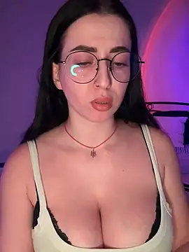 Emylia online show from 11.19.25