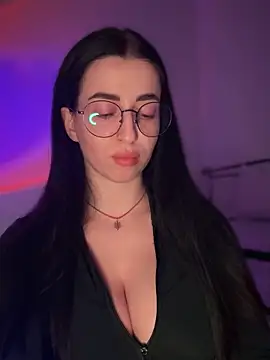 Emylia online show from 12.17.25