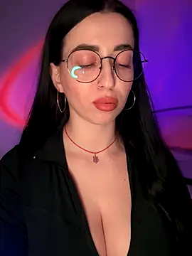 Emylia online show from 12.18.25