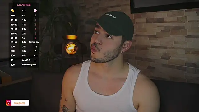 Snapshot of Arkaikomz chatting on 02.01.25 Arkaikomz online show from 02.01.25