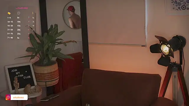 Snapshot of Arkaikomz chatting on 03.21.25 Arkaikomz online show from 03.21.25