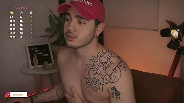 Snapshot of Arkaikomz chatting on 03.22.25 Arkaikomz online show from 03.22.25