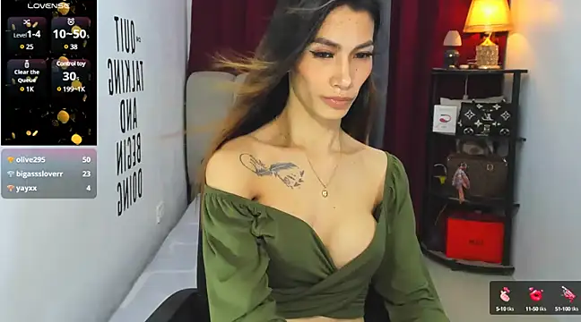 Snapshot of Trixie_Mattel21 chatting on 03.19.25 Trixie Mattel21 online show from 03.19.25