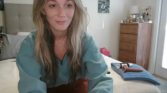 Snapshot of Heyitsmee33 chatting on 11.07.25 Heyitsmee33 online show from 11.07.25